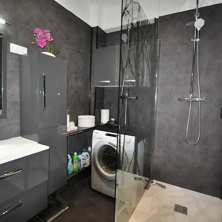 Hermitageb02 Apartman *